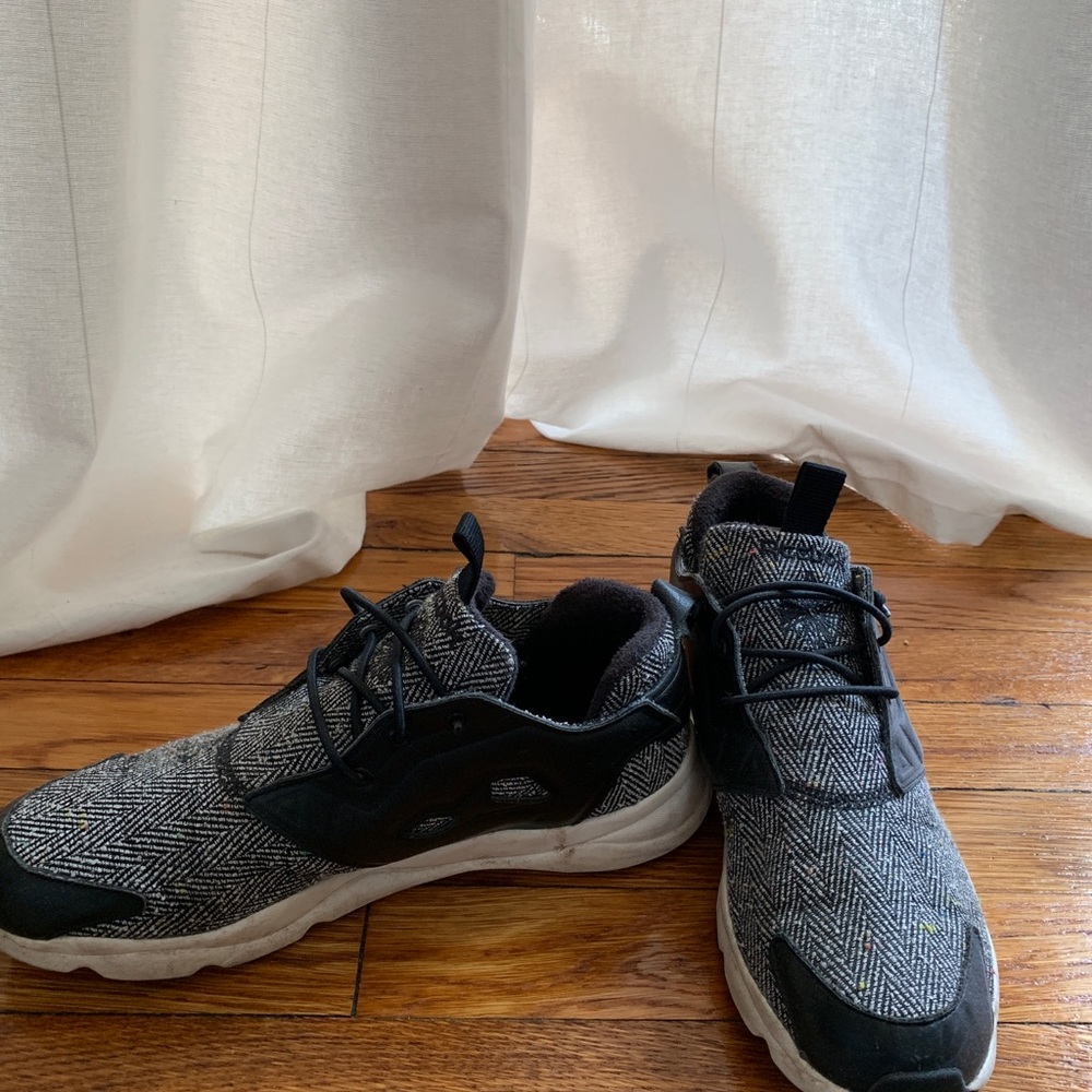 Sneakers - Picture 2 of 3